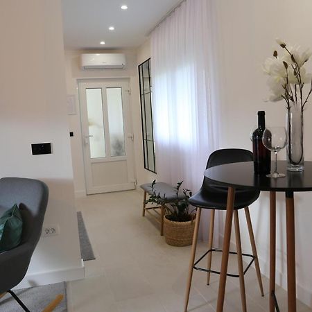 Flora Studio Apartments Korenica Kültér fotó