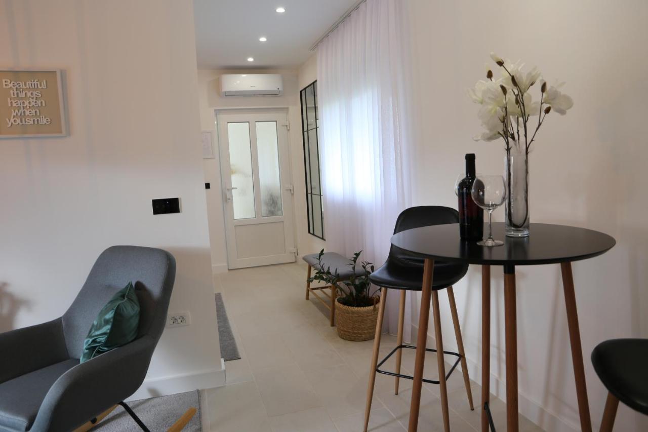 Flora Studio Apartments Korenica Kültér fotó