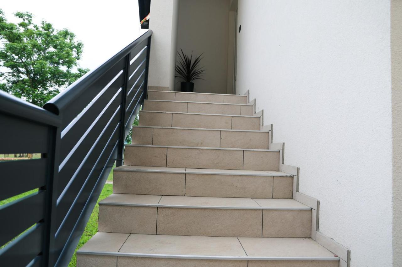 Flora Studio Apartments Korenica Kültér fotó