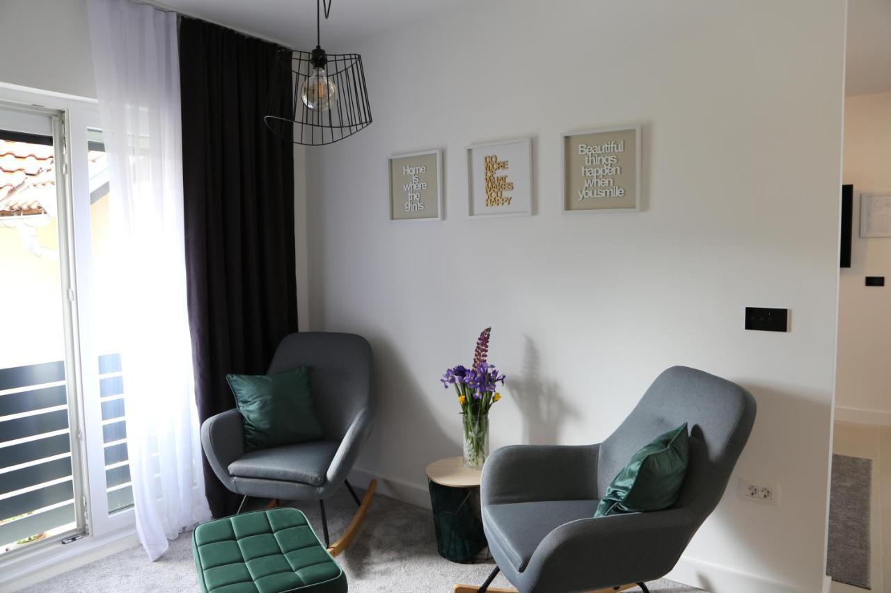 Flora Studio Apartments Korenica Kültér fotó