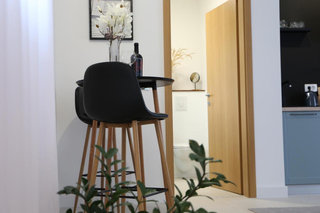 Flora Studio Apartments Korenica Kültér fotó